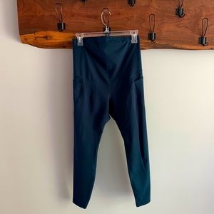 Old Navy Elevate Maternity 7/8-Length Leggings